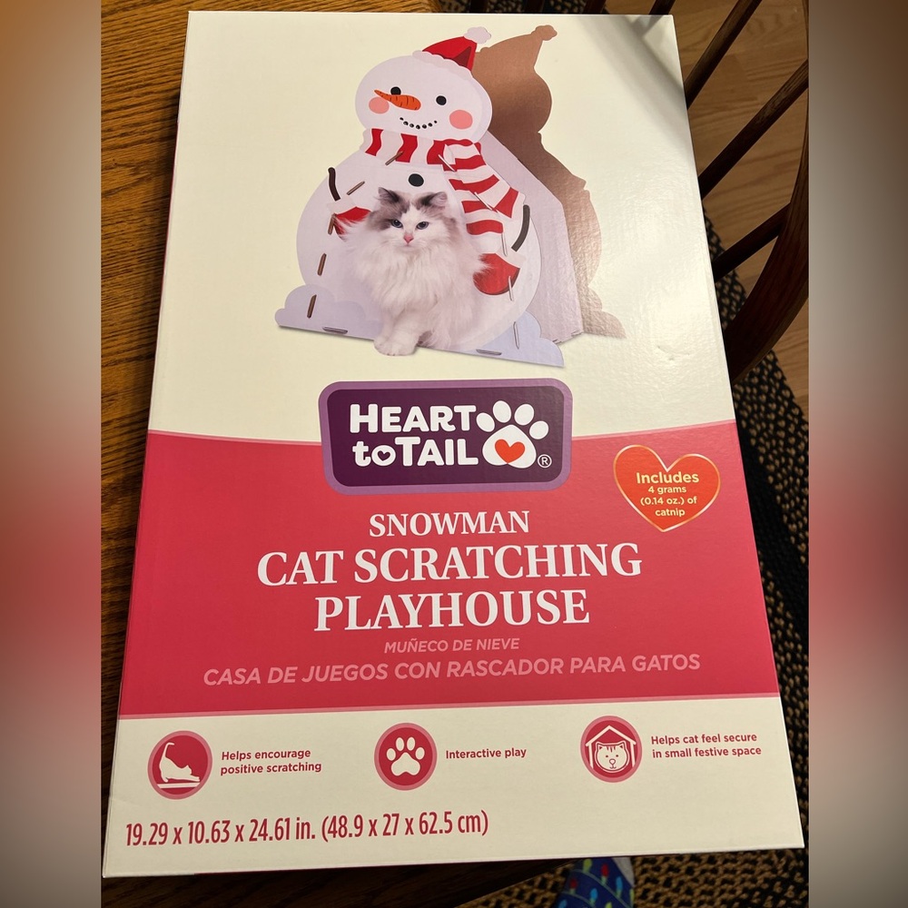 Snowman Cat scratching Playhouse